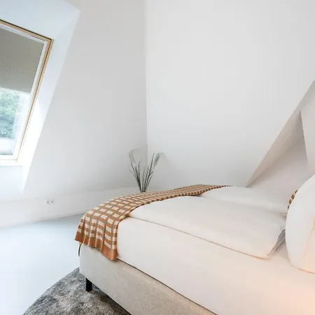 Luew Boarding House 